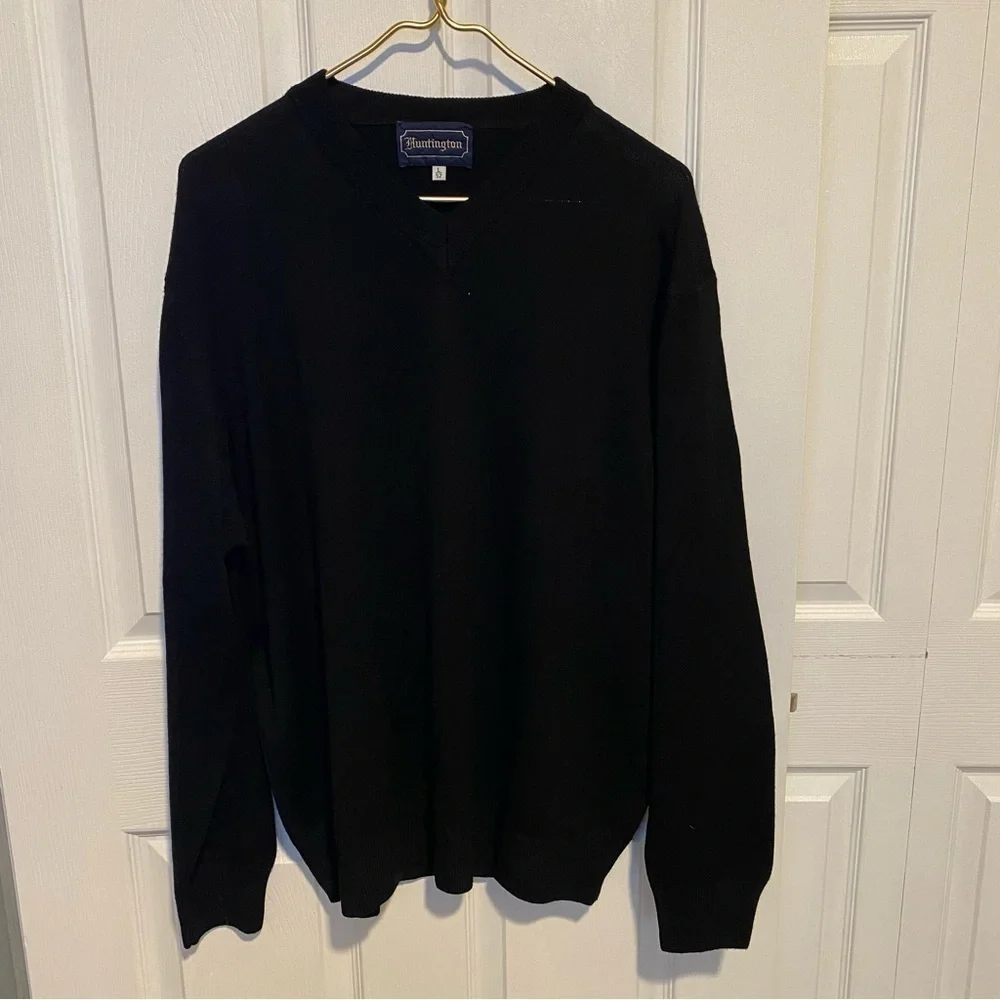 Huntington v neck black sweater made in Italy 100% Merino Wool Large size: 52